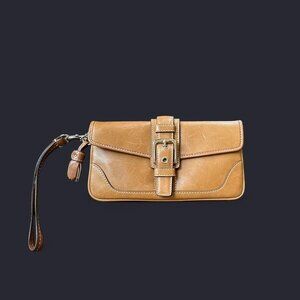 Tan leather clutch with zipper closure and magnetic snap #tanleather #clutchbag